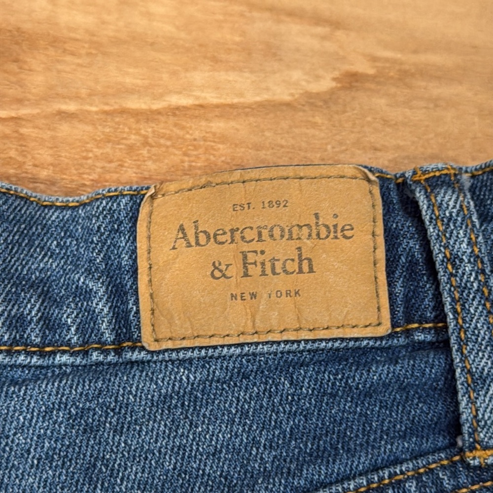Abercrombie & Fitch Curve Love High Rise Jean Shorts 26/2 distressed raw hem - Picture 5 of 5